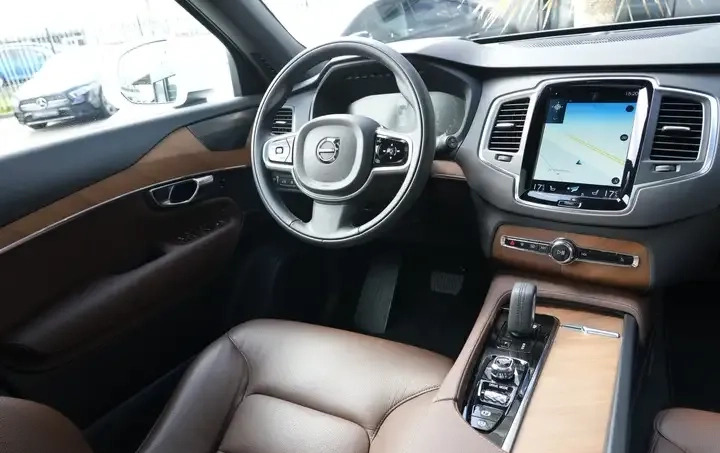 Volvo XC 90 cena 213900 przebieg: 81800, rok produkcji 2021 z Puławy małe 121